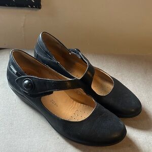 Mephisto Women's Black leather Mary Jane Shoes
